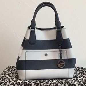 ❤️S❤️O❤️L❤️D❤️   Michael Kors Greenwich Handbag